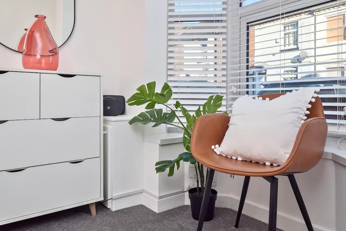 Nursery House By Truestays - 3 Bedroom House In Stoke-On-Trent Esterno foto